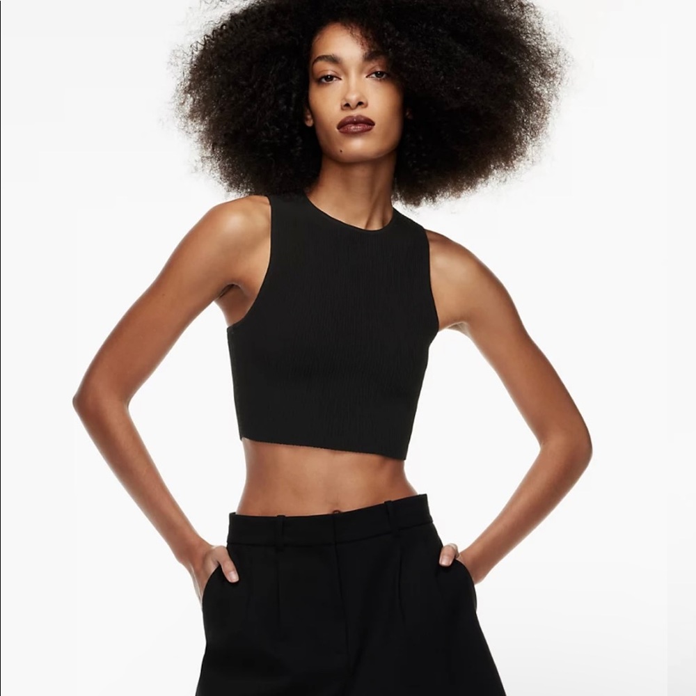 Aritzia Sculpt Knit Racer Cropped Tank black size small